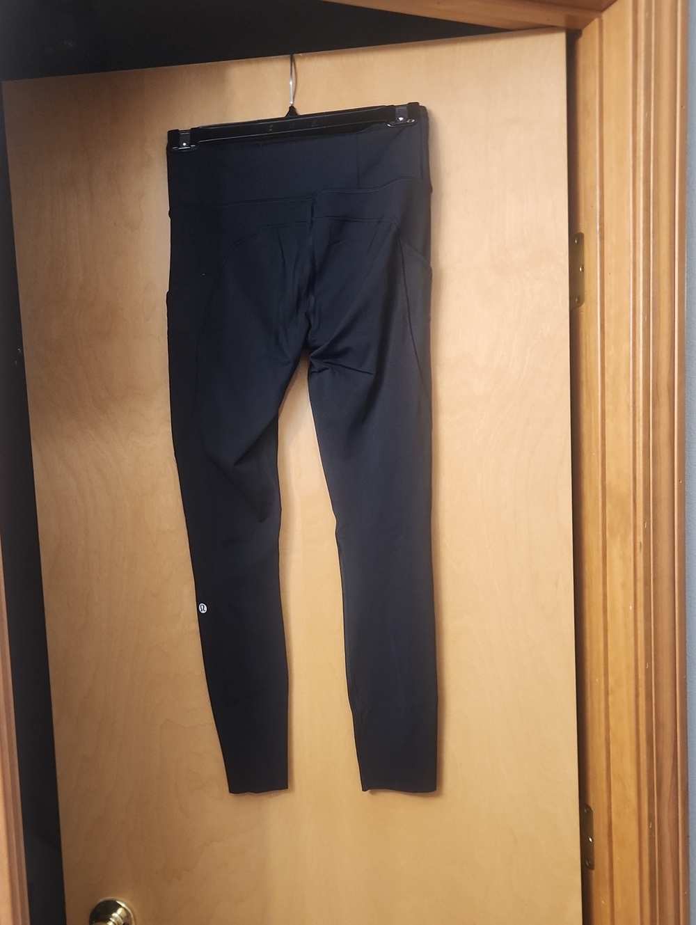 lululemon Black Workout Leggings with Hidden And Side Pockets Size 6 - Picture 4 of 6